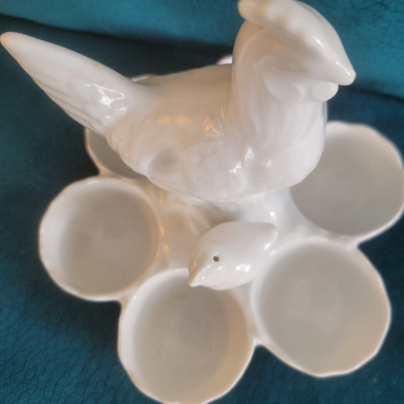 White Ceramic Chicken Egg Holder - Picture 11 of 15